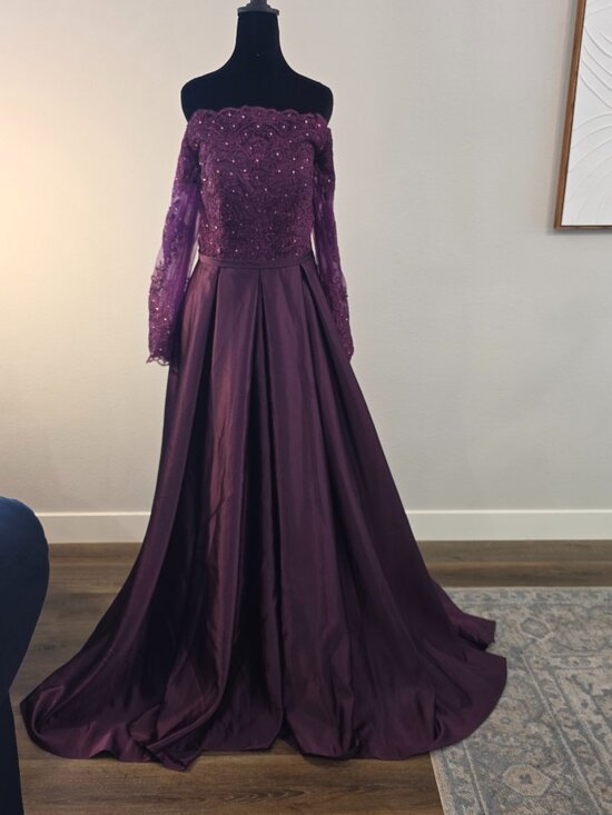 Sumintras Dresses & Skirts - Simply Stunning - All Eyes on You!!